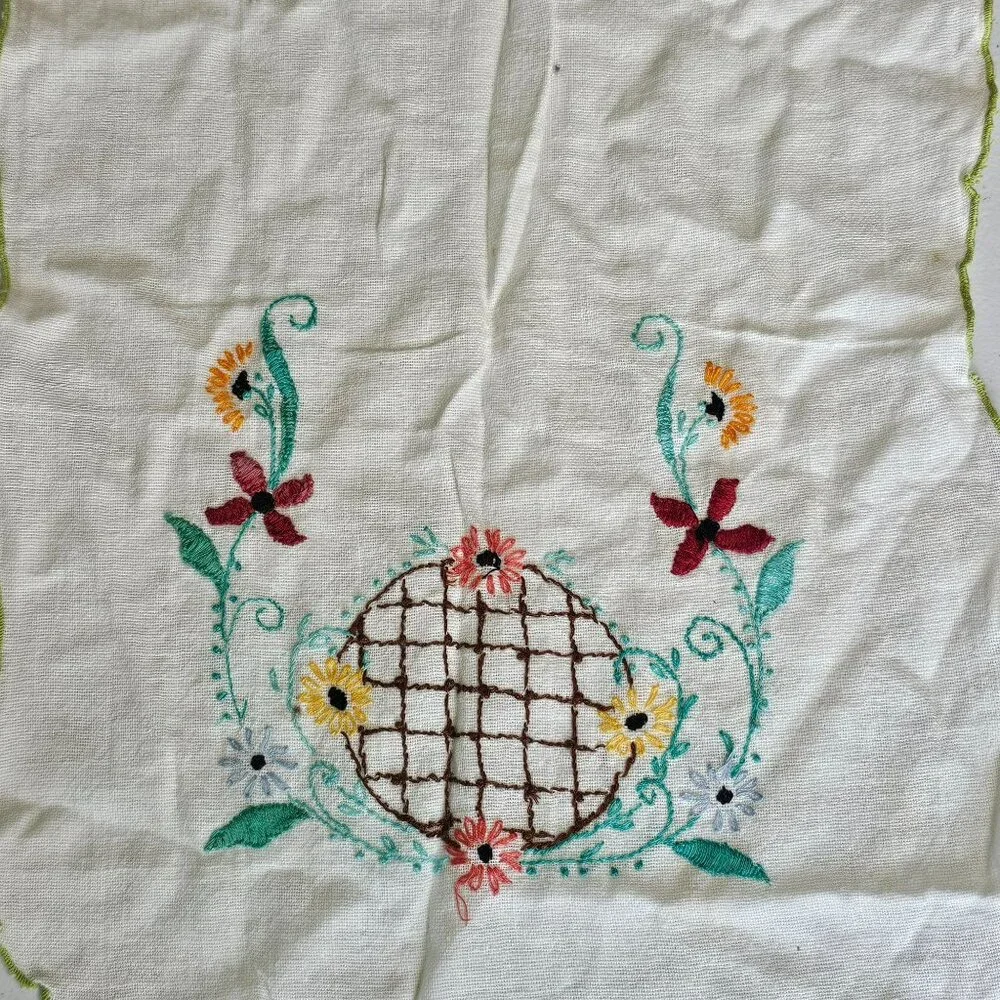 Vintage Floral Hand Embroidered Table Runner table Cloth 11.5 x 34 in